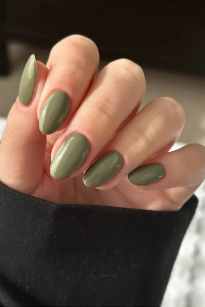 16 Simple Fall Nails That Make Your Autumn Look Instantly Better 9 Olive Green Nails