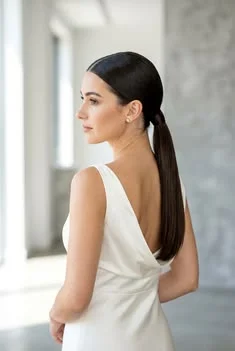16 Prom Hairstyles for Medium Length Hair That Look Expensive and Totally Pinterest-Worthy 11 Polished Low Ponytail
