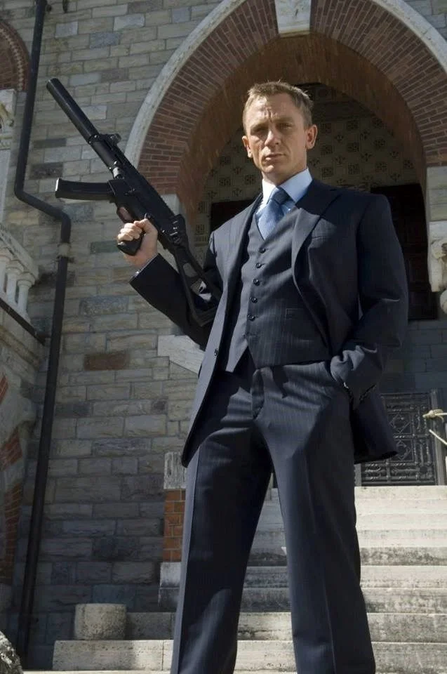 No-Stress Halloween Style: 18 Easy Halloween Costumes You Can Pull Together Fast 8 Secret Agent