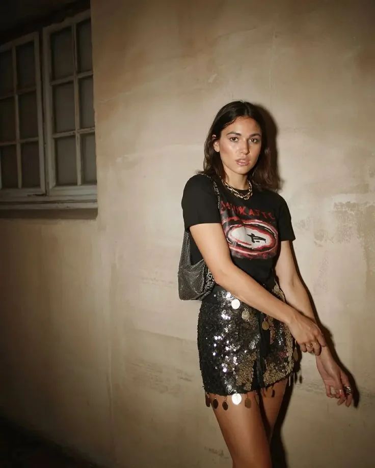 Plans Tonight? These 14 Going Out Fall Outfits Have You Covered 8 Sequin Skirt With a Graphic T Shirt