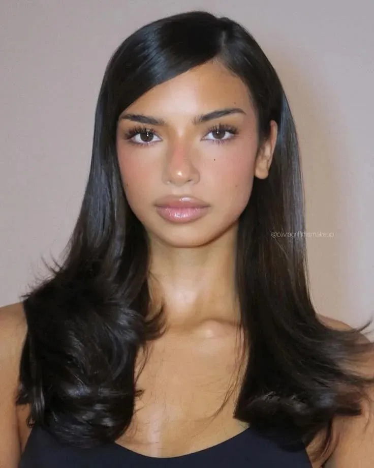 Your Next Night-Out Look Starts With These 16 Going Out Hairstyles Ideas 8 Side Parted Straight Hairs