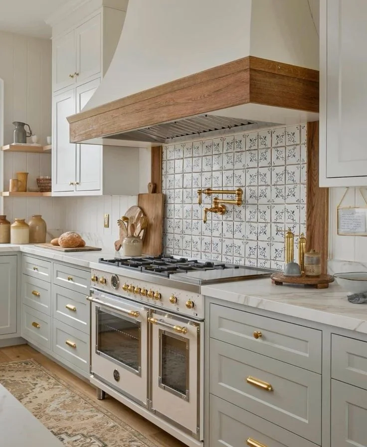 18 Trending Kitchen Ideas Everyone’s Copying Right Now (And Honestly? I Get It) 3 Statement Range Hoods