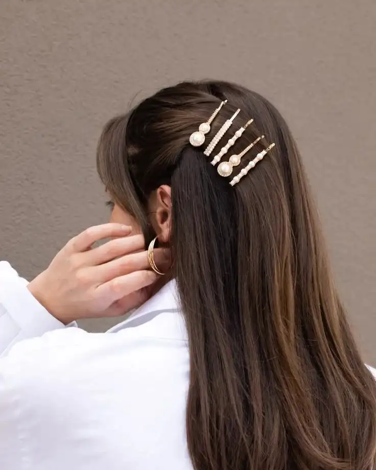 Your Wedding Look Just Got Easier: 16 Simple Wedding Hairstyles That Feel Effortlessly Beautiful 8 Straight Hair With a Statement Clip