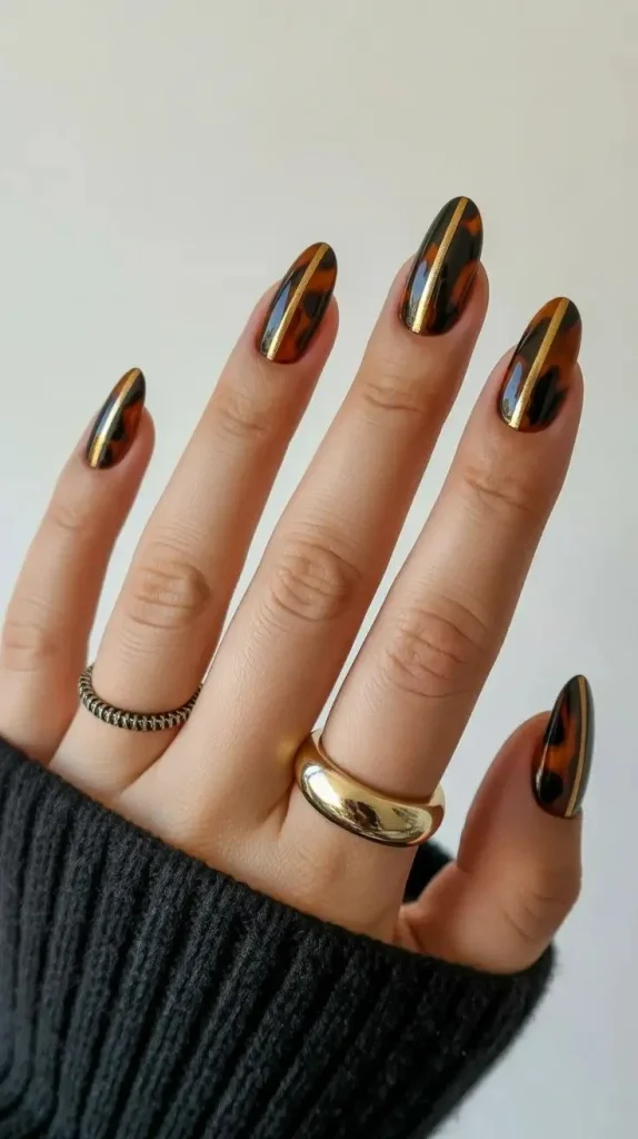 16 Fall Tortoise Shell Nails That Make Autumn Manicures Look So Expensive 5 Tortoise Shell Almond Nails