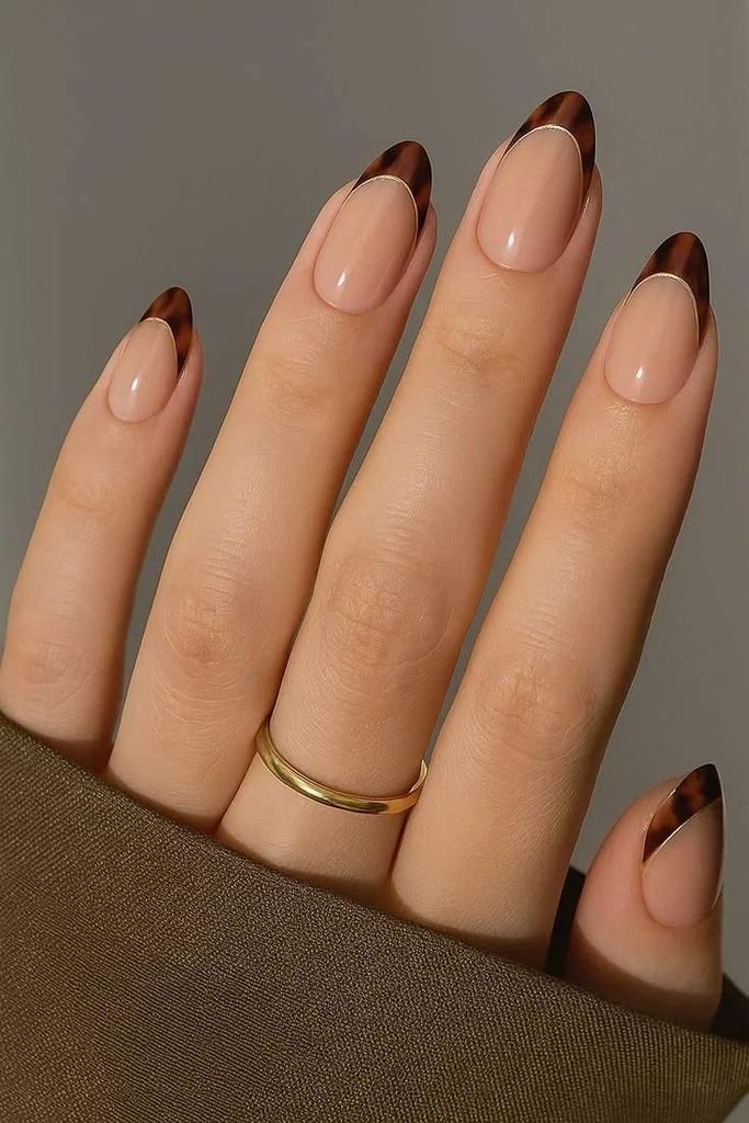 16 Fall Tortoise Shell Nails That Make Autumn Manicures Look So Expensive 11 Tortoise Shell French With Brown Tips 1