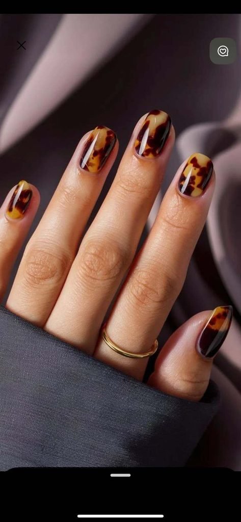 16 Fall Tortoise Shell Nails That Make Autumn Manicures Look So Expensive 9 Tortoise Shell Half Moon Nails