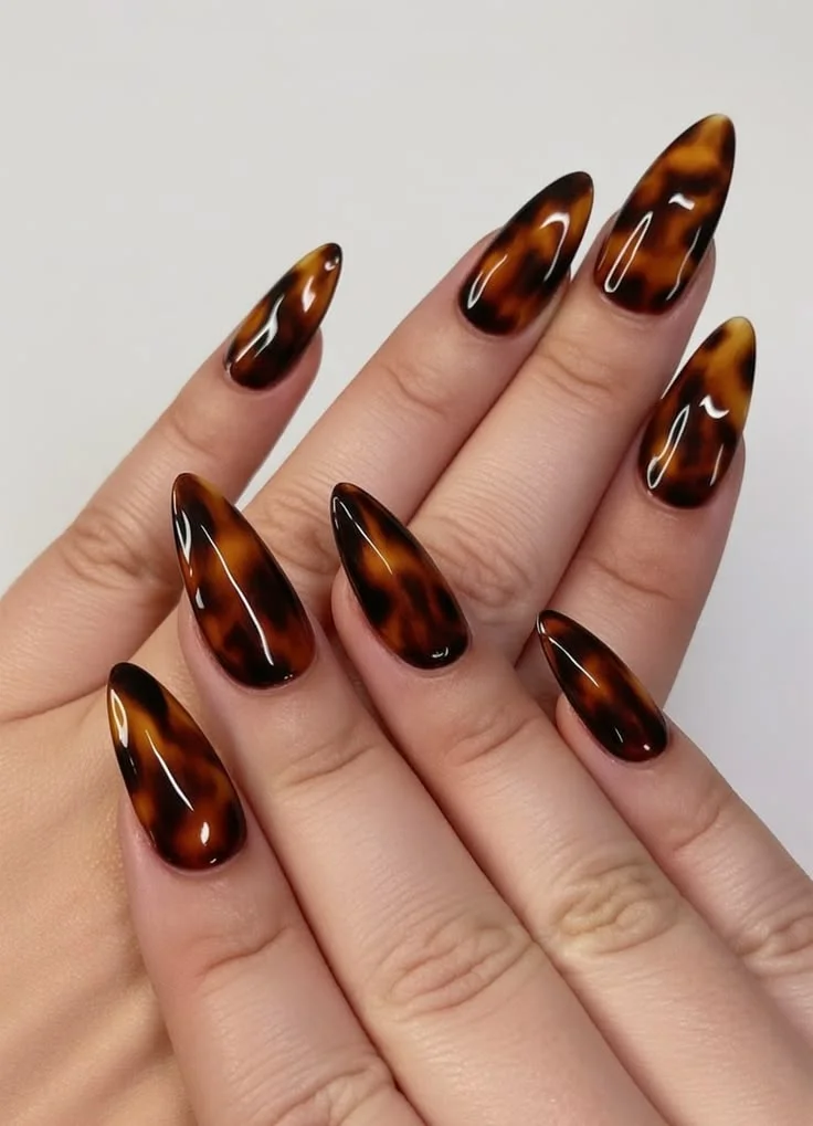 16 Fall Tortoise Shell Nails That Make Autumn Manicures Look So Expensive 3 Tortoise Shell and Chocolate Brown