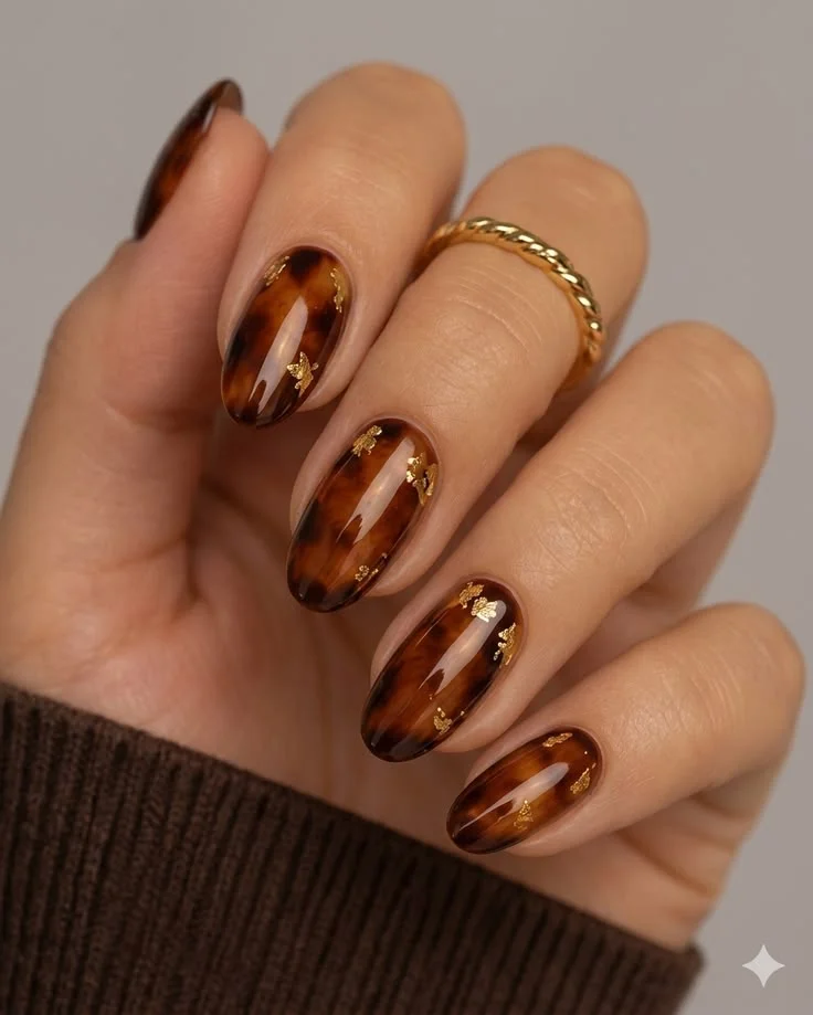 16 Fall Coffin Nails That Make Autumn Manicures Feel Extra Stylish 10 Tortoiseshell Accent Nails 1