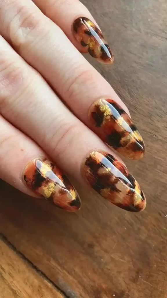 15 Fall Square Nails That Make Autumn Manicures Feel Extra Chic 5 Tortoiseshell Accent Nails