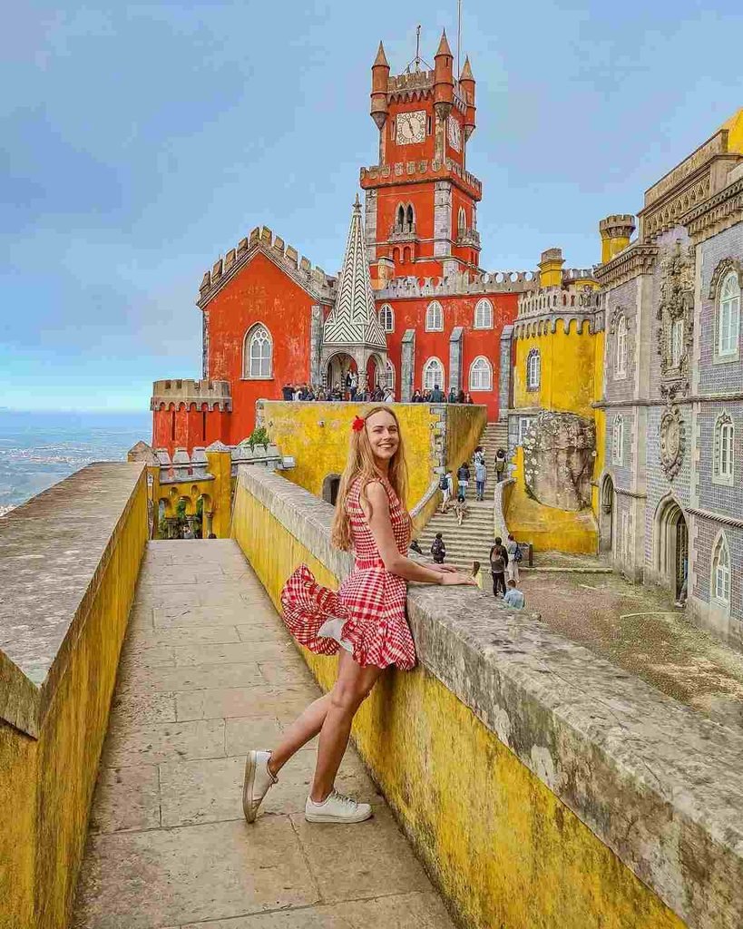 No-Stress Halloween Style: 18 Easy Halloween Costumes You Can Pull Together Fast 6 Tourist Costume