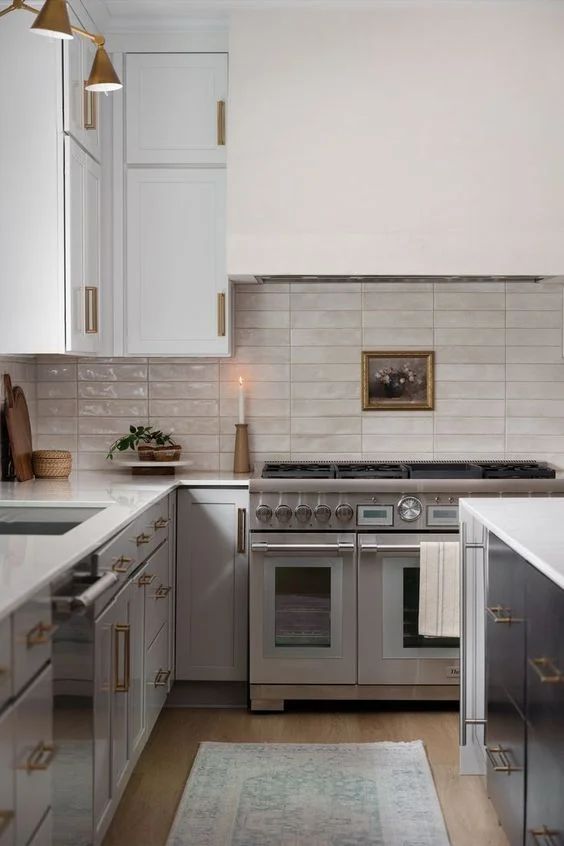 17 Kitchen Backsplash Ideas That Are So Chic, You’ll Suddenly Want to Cook Every Night 4 Vertical Stacked Tiles