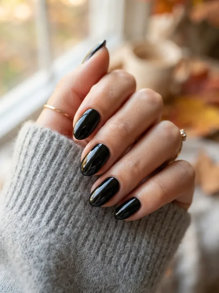 16 Fall Black Nails That Look Like Jewelry, Not Just Polish 2 Mirror Gloss Black