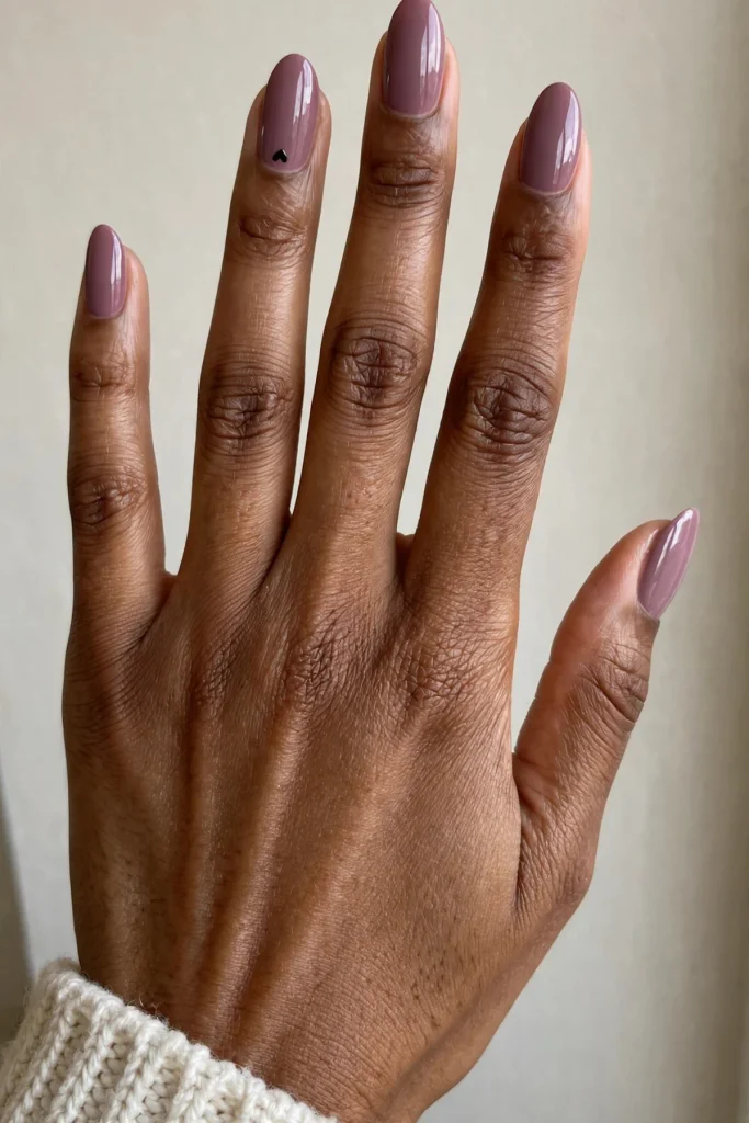 14 Aesthetic Halloween Nail Ideas for a Soft and Spooky Feed 8 image 1034