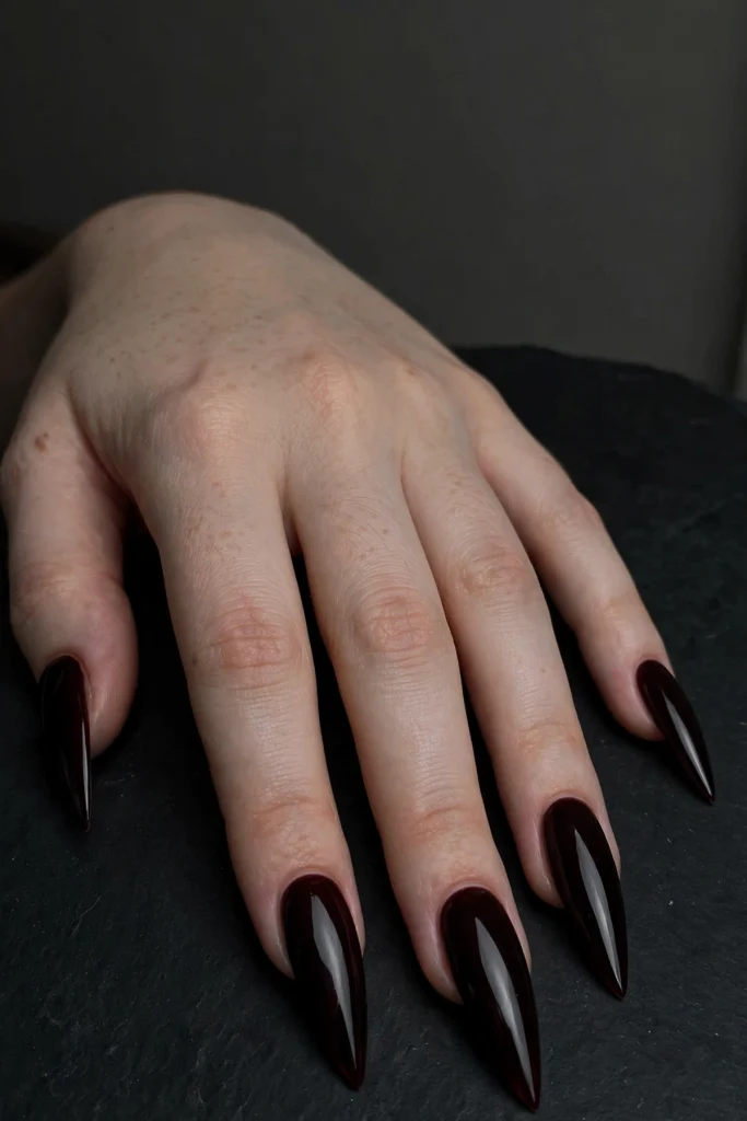 18 Vampire Halloween Nails That Are Dark, Glam, and Dangerous 18 image 1057