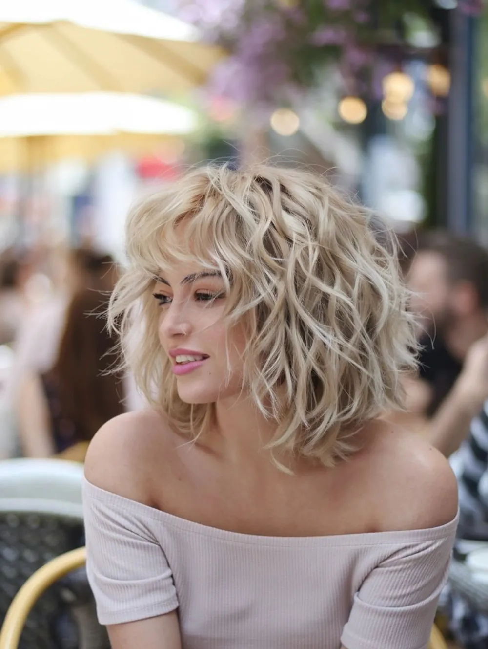 13 Easy Short Hairstyles That'll Make You Look Like You Walked Straight Out of a Fashion Magazine 6 Curly Bob