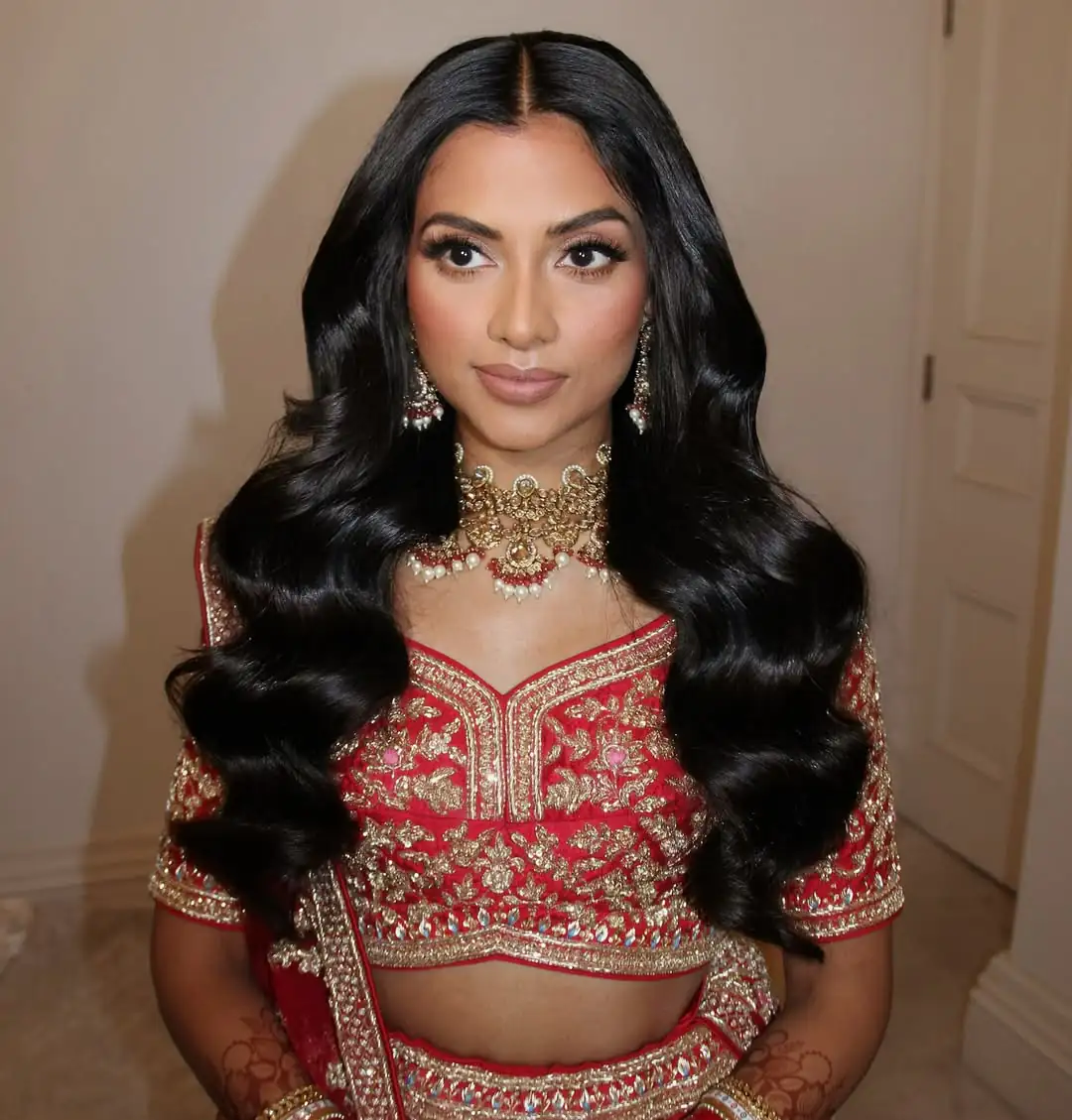 14 Middle Part Hairstyles Ideas That’ll Make You the Hair Icon of 2026 (Bye, Side Part Drama!) 3 Soft Waves Middle Part