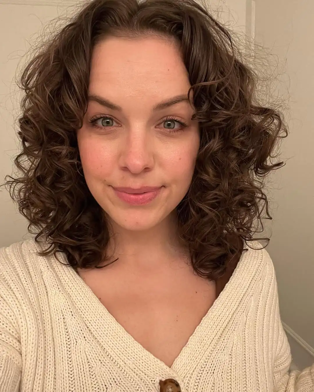 14 Middle Part Hairstyles Ideas That’ll Make You the Hair Icon of 2026 (Bye, Side Part Drama!) 4 Voluminous Curls Middle Part