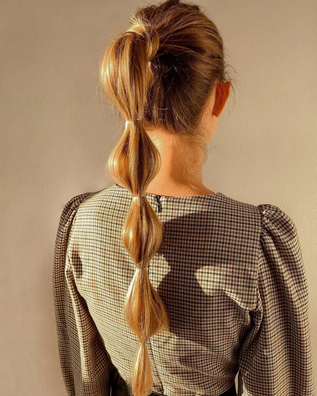 16 Easy Hairstyles for Thick Hair That Will Instantly Upgrade Your Look (Zero Stress, All Style) 8 Bubble Ponytail