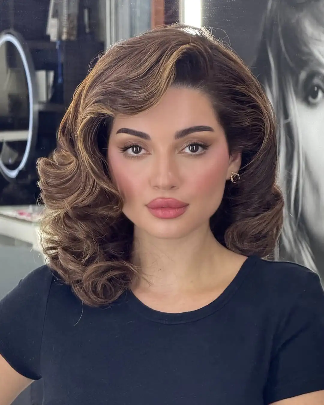13 Curled Hairstyles Ideas That Will Instantly Upgrade Your Look (Seriously, It’s Giving Main Character Energy) 3 Classic Hollywood Curls