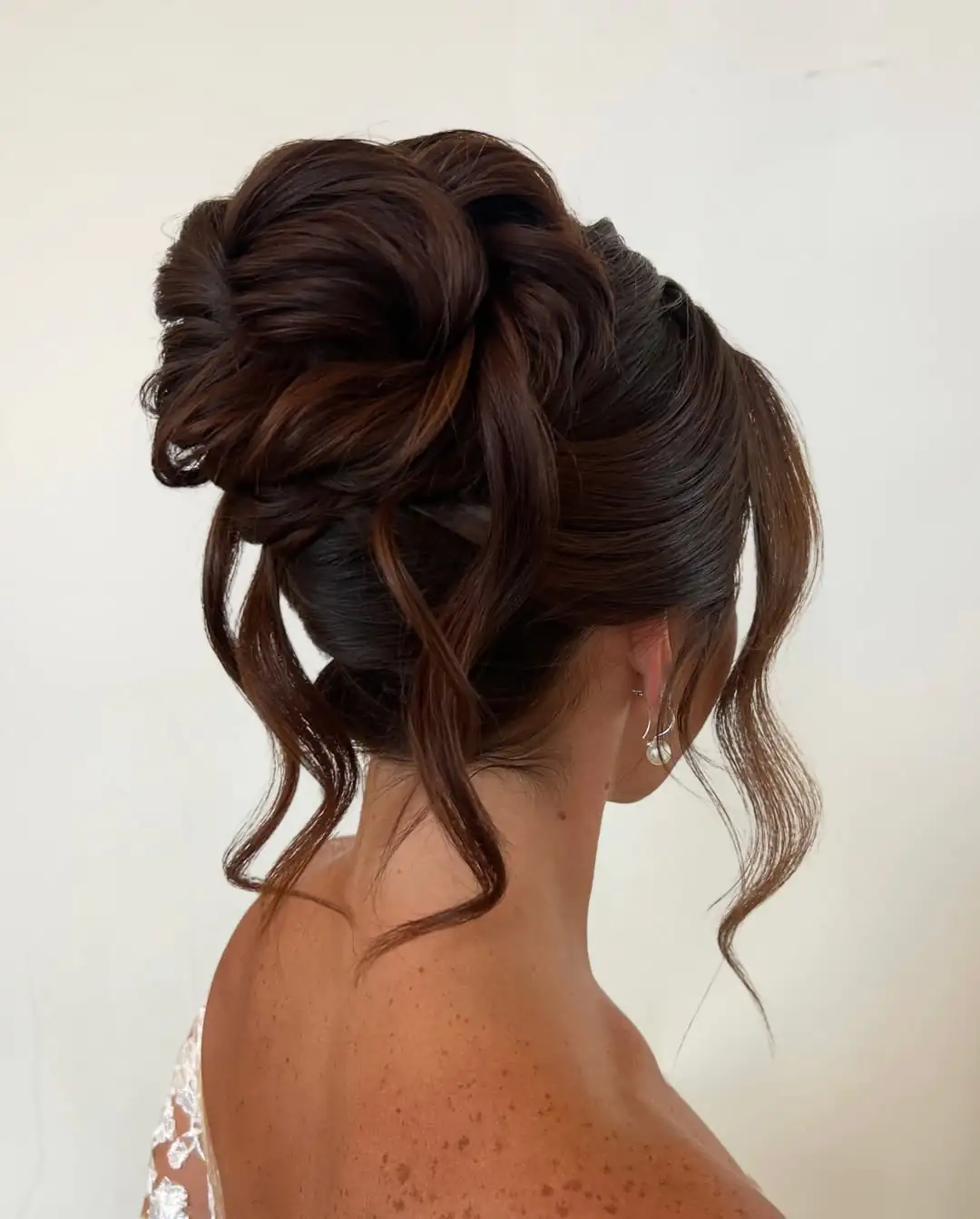 16 Easy Hairstyles for Thick Hair That Will Instantly Upgrade Your Look (Zero Stress, All Style) 15 High Bun