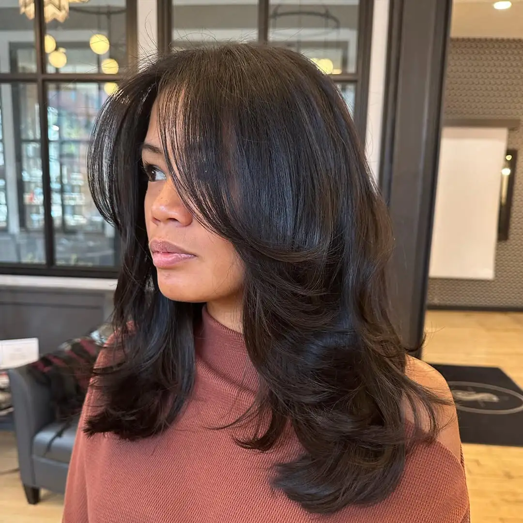 14 Shoulder-Length Hairstyles Ideas That Will Instantly Upgrade Your Look (Yes, Even on Lazy Hair Days) 4 Layered Shoulder Cut