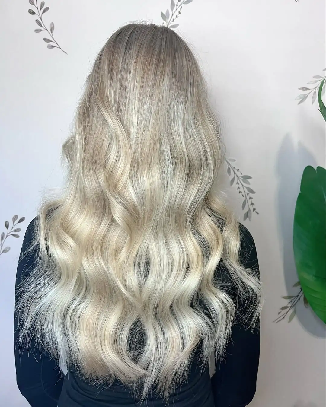 16 Easy Hairstyles for Thick Hair That Will Instantly Upgrade Your Look (Zero Stress, All Style) 5 Loose Beach Waves