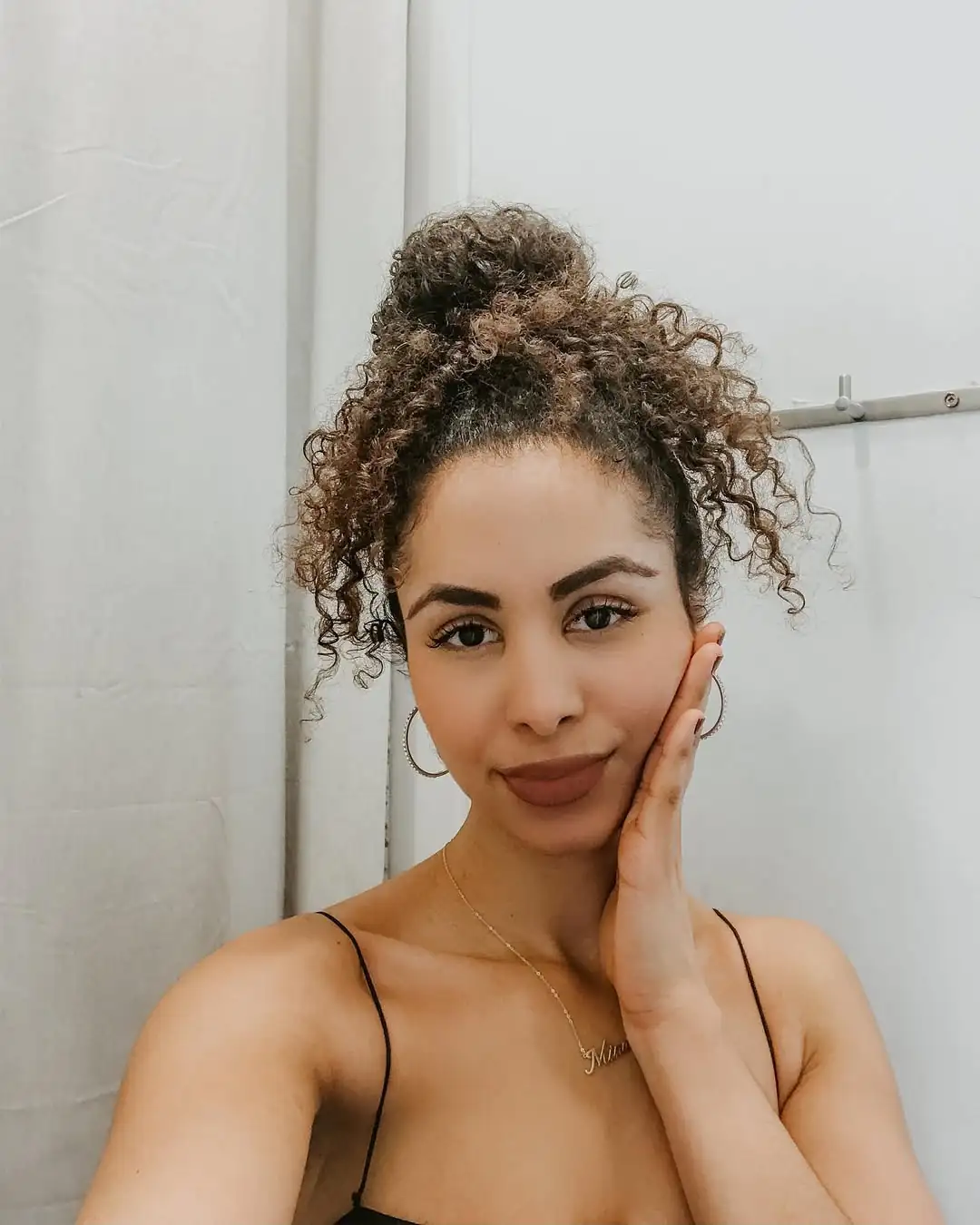 15 Cute Natural Hairstyles Ideas That’ll Make You Ditch Heat Tools ASAP 9 Pineapple Updo