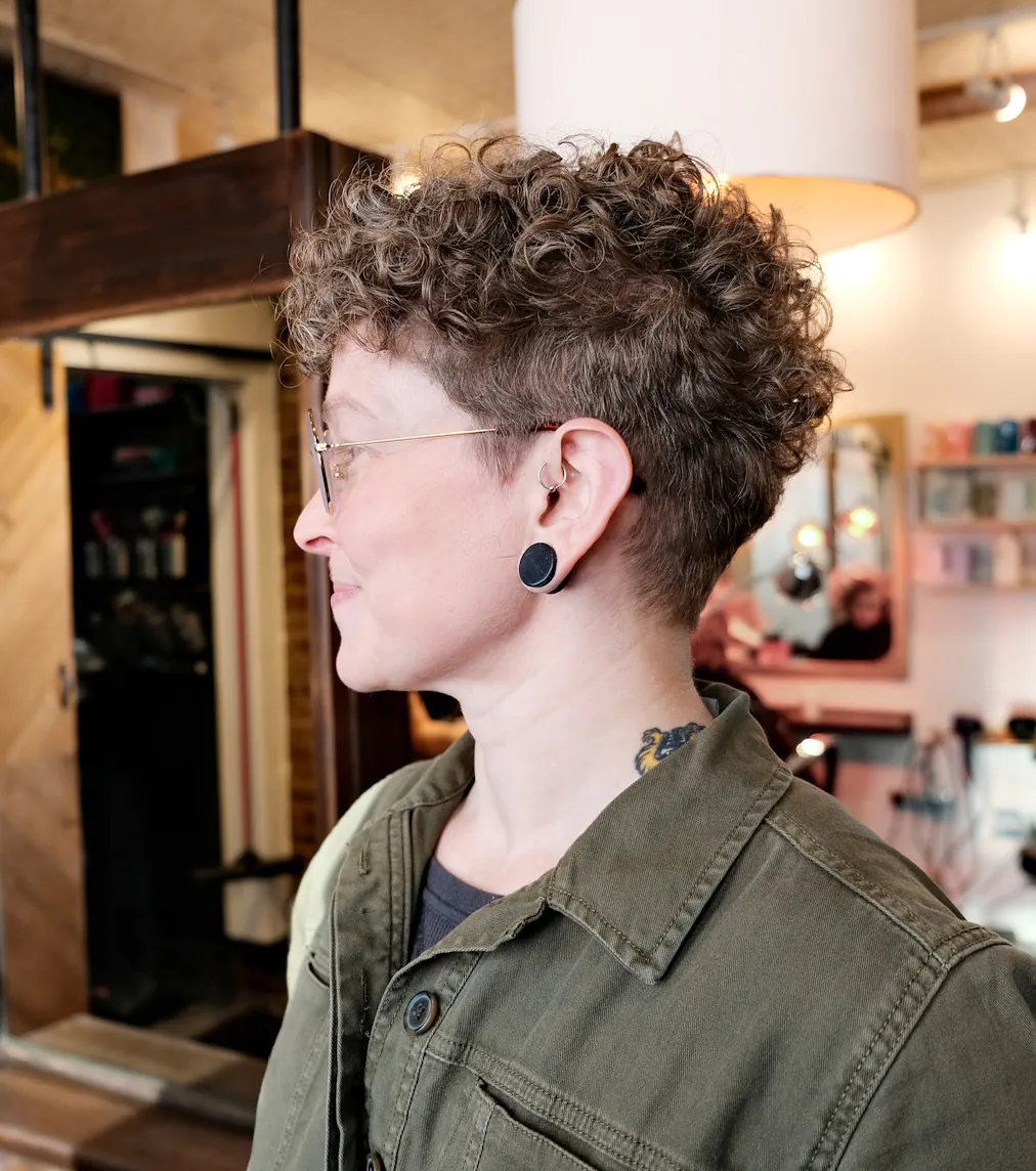 17 Curly Pixie Hairstyles That Are Seriously Too Cute (And Low-Key Genius) 3 Tapered Curly Pixie