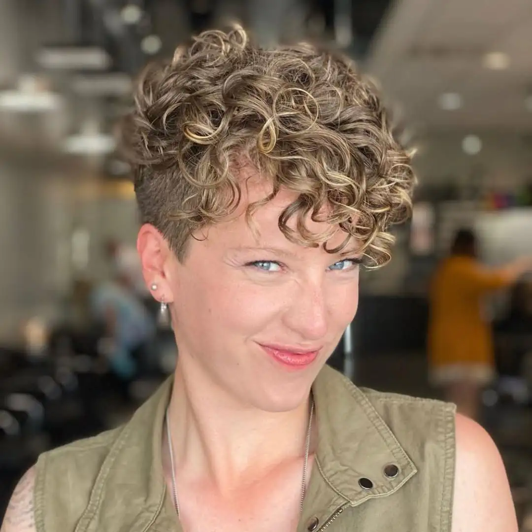 17 Curly Pixie Hairstyles That Are Seriously Too Cute (And Low-Key Genius) 2 The Classic Curly Pixie