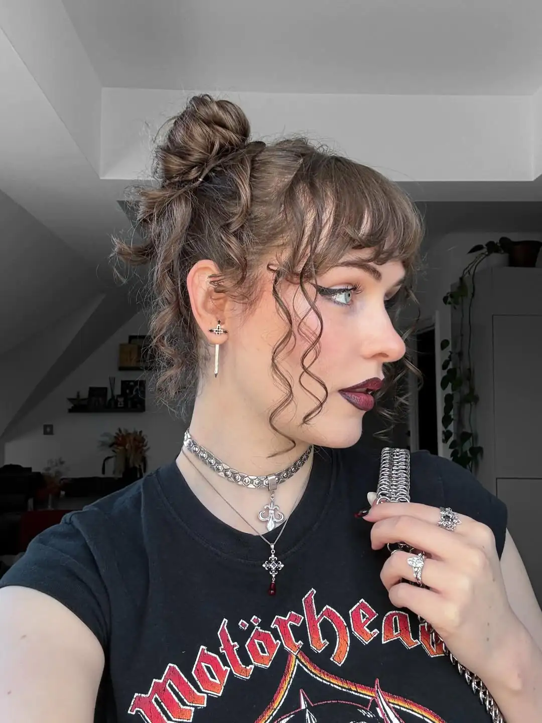 15 Curly Hairstyles for Medium Hair That Will Make You Ditch Your Straightener (Finally) 12 Curly Space Buns
