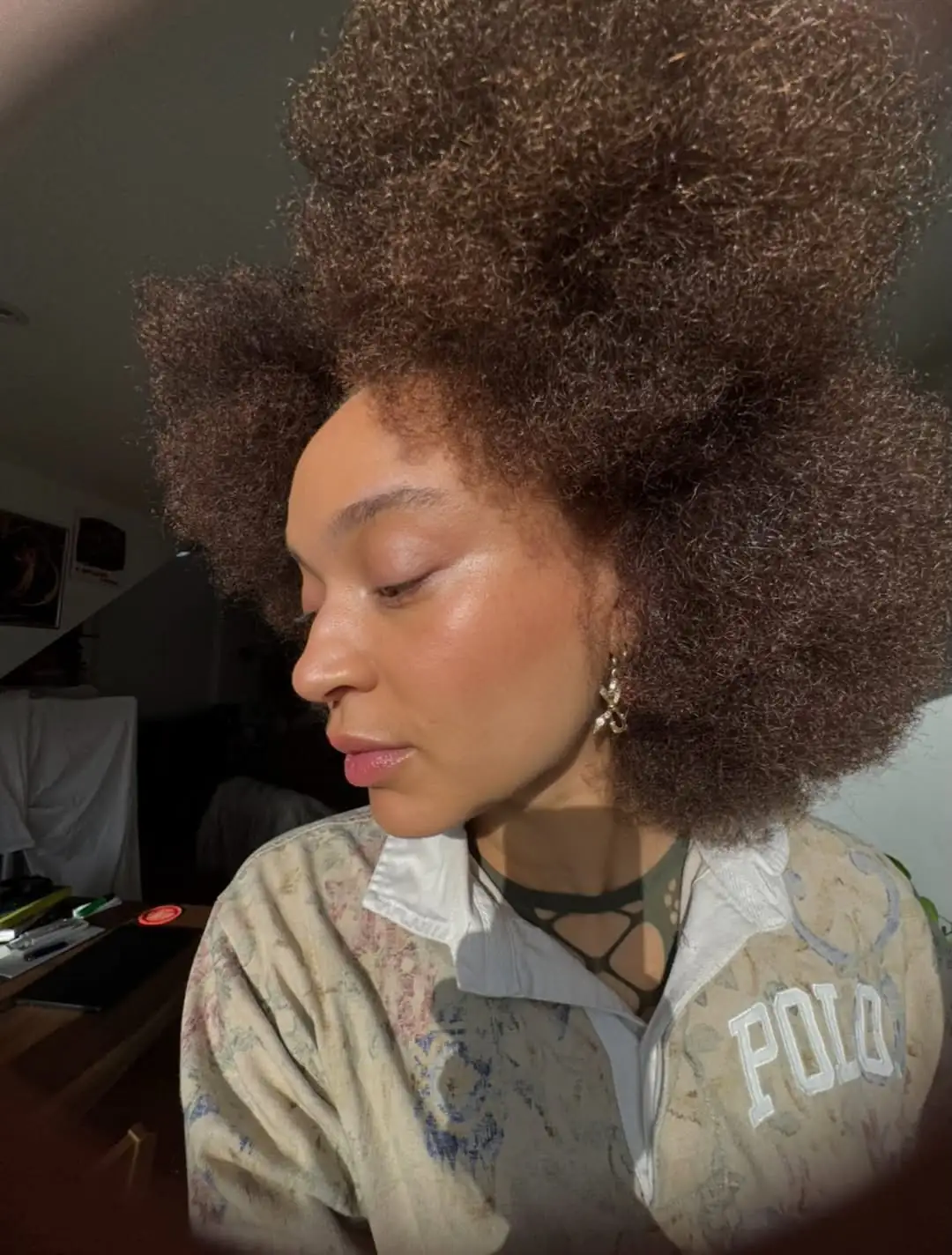 15 Curly Hairstyles for Medium Hair That Will Make You Ditch Your Straightener (Finally) 15 Fluffy Afro