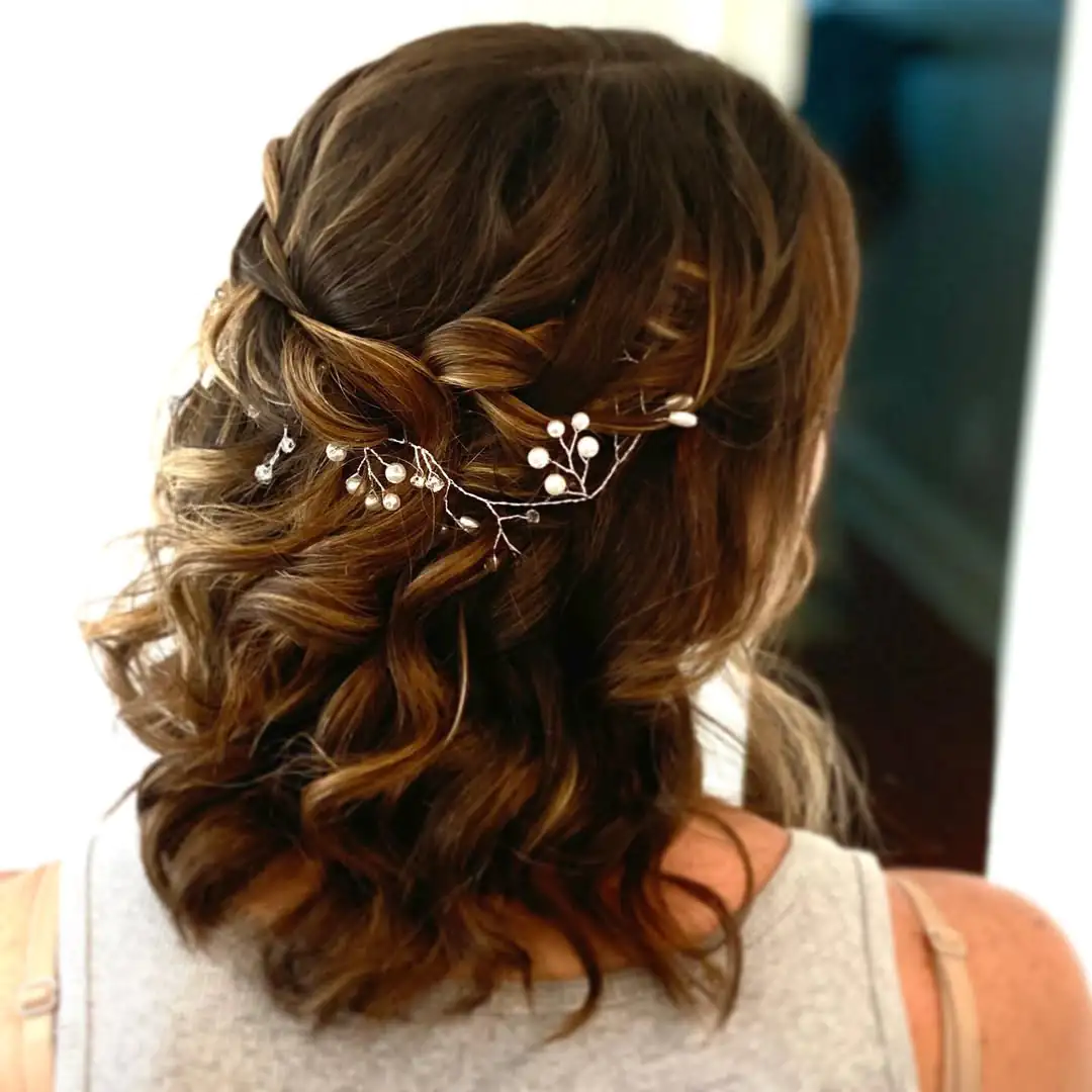 15 Curly Hairstyles for Medium Hair That Will Make You Ditch Your Straightener (Finally) 9 Loose Braided Crown