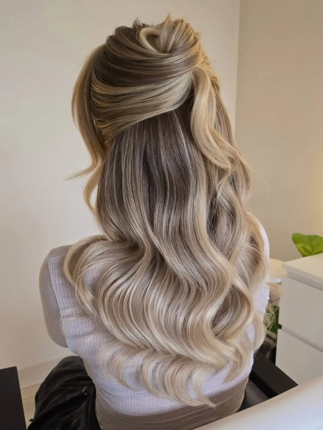 15 Curly Hairstyles for Medium Hair That Will Make You Ditch Your Straightener (Finally) 16 Twisted Front Sections